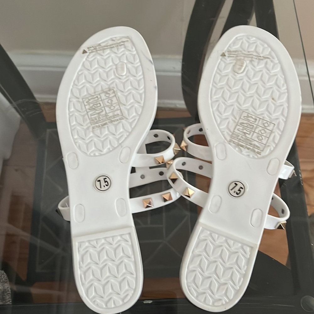 Sandals - Picture 2 of 3